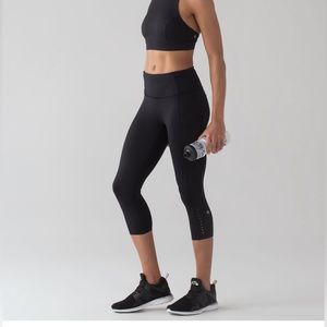 Lululemon Fast & Free Crop 19"
Black size 6